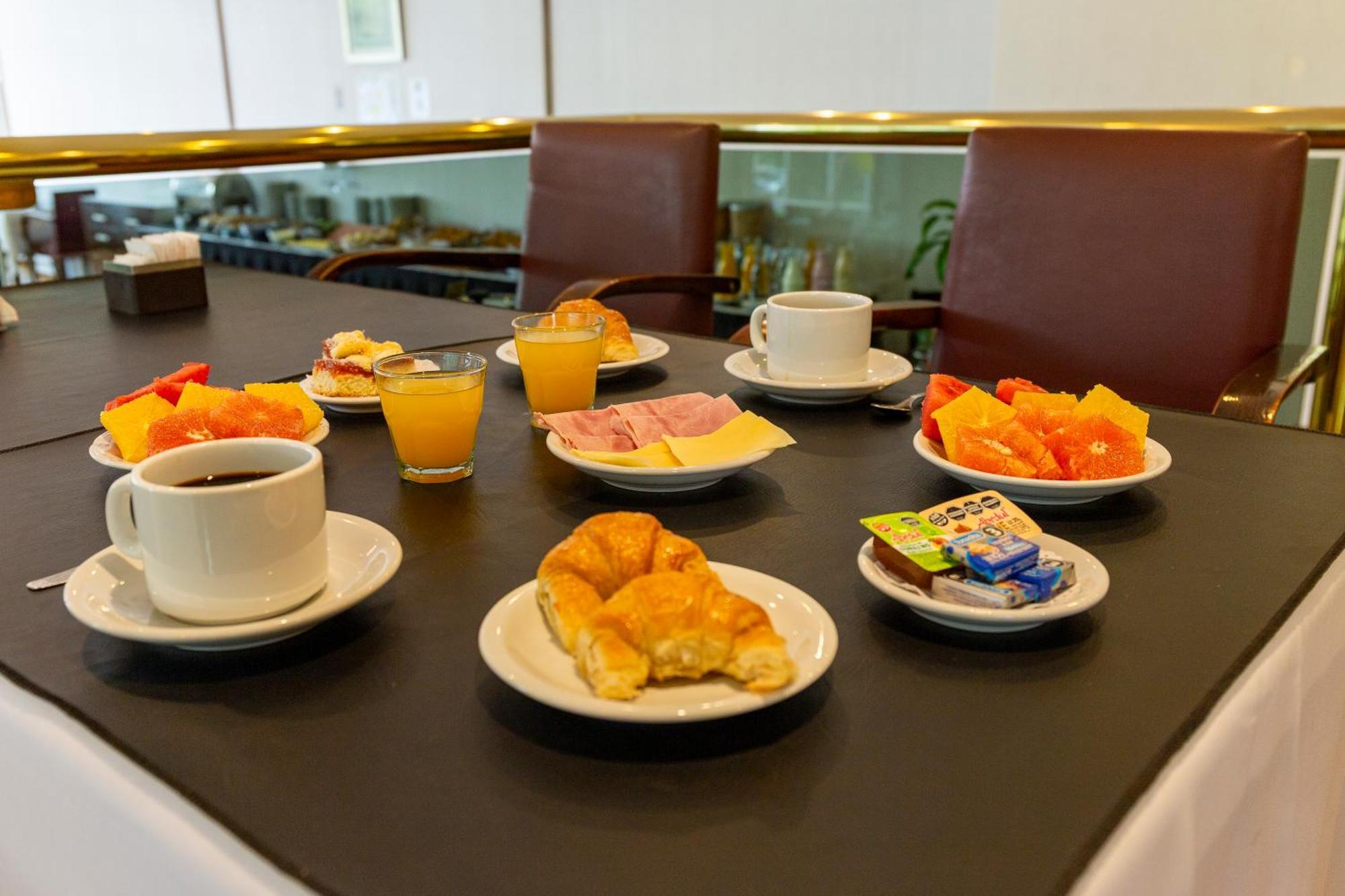 בואנוס איירס Hotel Conte מראה חיצוני תמונה